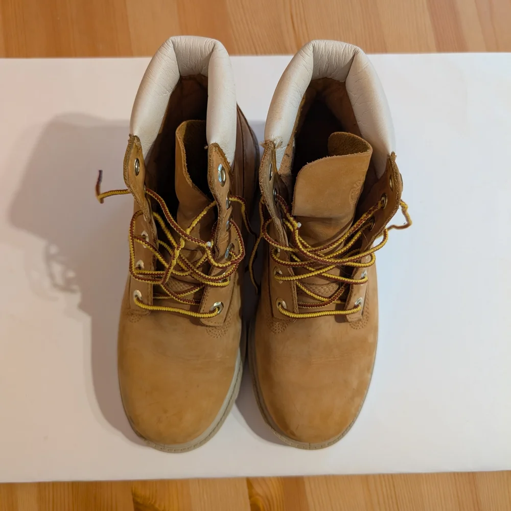 Timberland Unisex 6 Inch Premium Waterproof Boot 'Wheat White'
